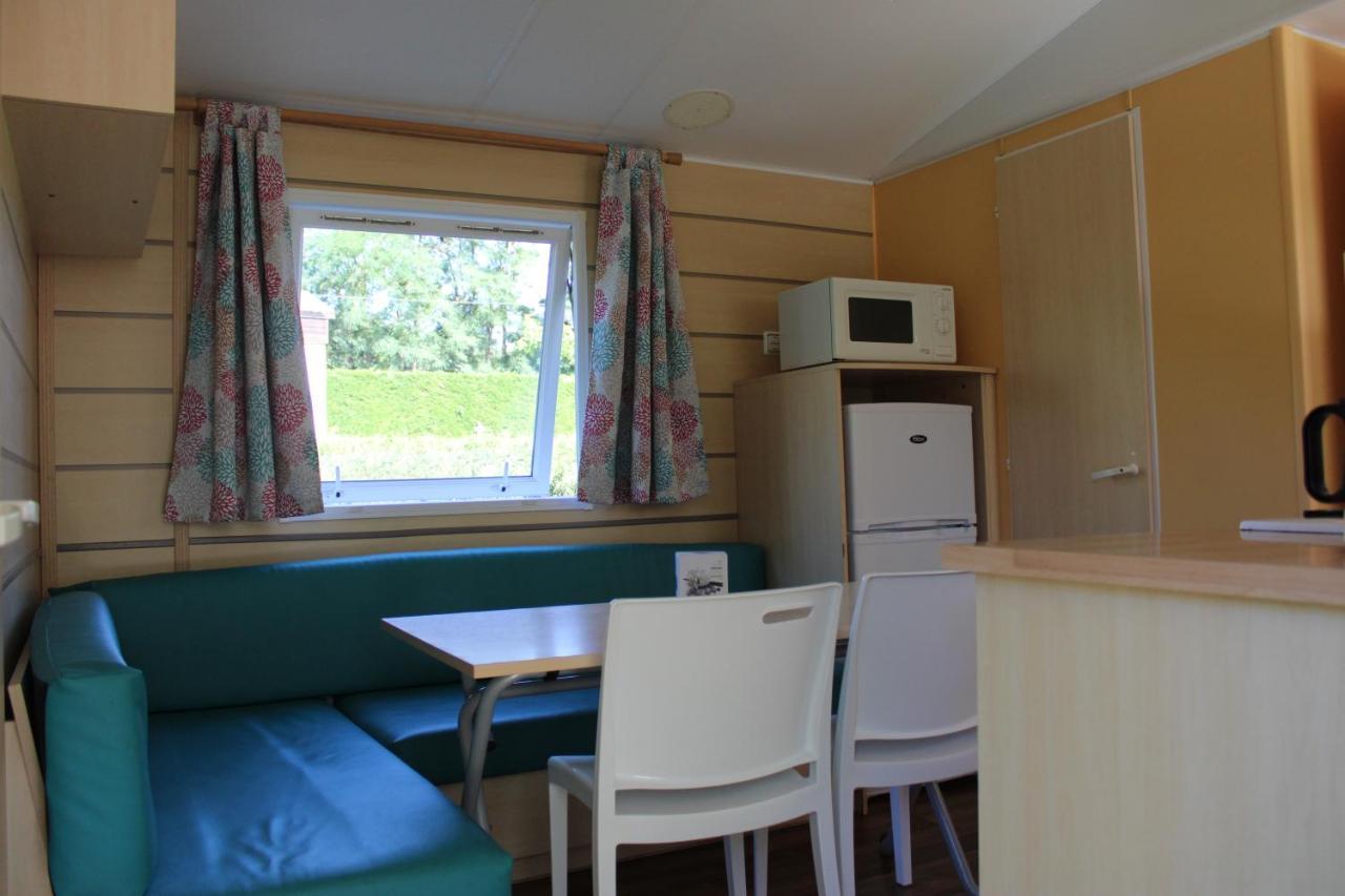 Camping Familial Paisible Avec Piscine, Mobil Home , Chalet, Studio & Emplacement Nue Casties-Labrande Luaran gambar