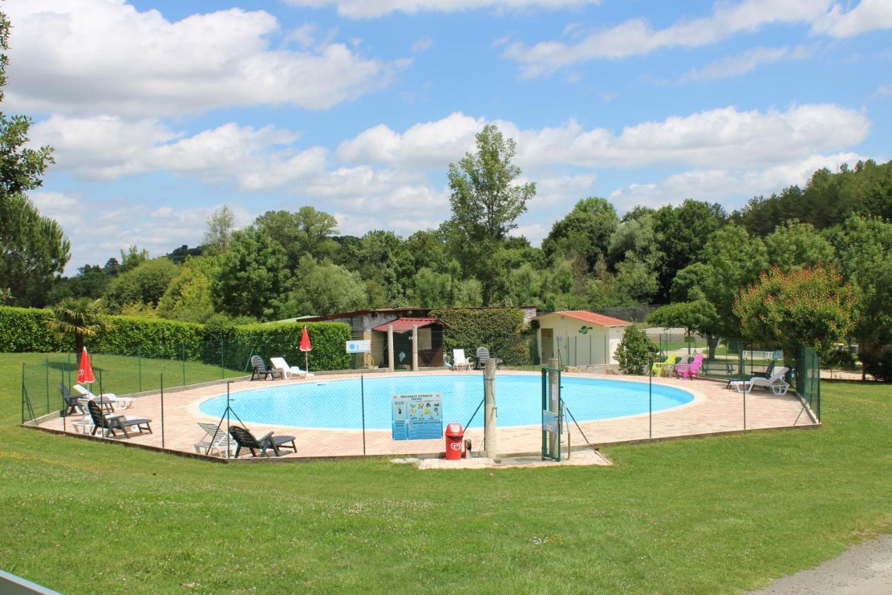 Camping Familial Paisible Avec Piscine, Mobil Home , Chalet, Studio & Emplacement Nue Casties-Labrande Luaran gambar