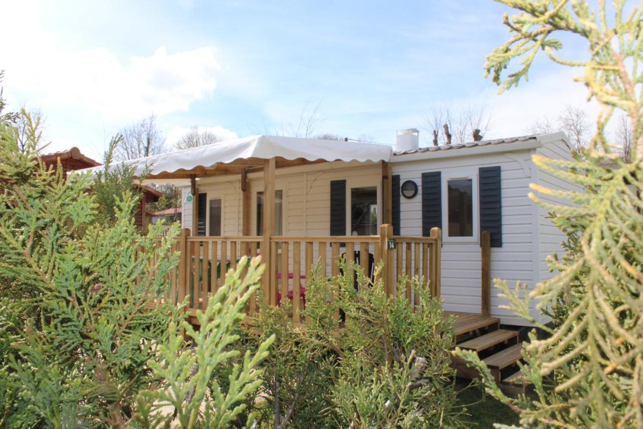Camping Familial Paisible Avec Piscine, Mobil Home , Chalet, Studio & Emplacement Nue Casties-Labrande Luaran gambar