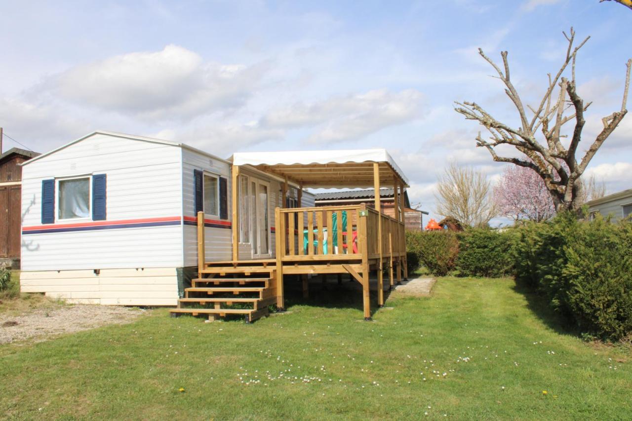 Camping Familial Paisible Avec Piscine, Mobil Home , Chalet, Studio & Emplacement Nue Casties-Labrande Luaran gambar