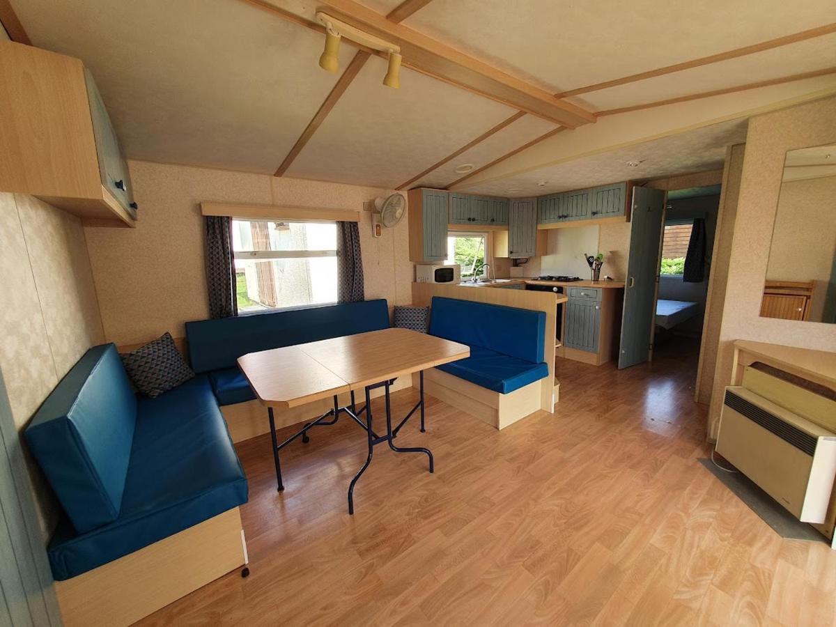 Camping Familial Paisible Avec Piscine, Mobil Home , Chalet, Studio & Emplacement Nue Casties-Labrande Luaran gambar