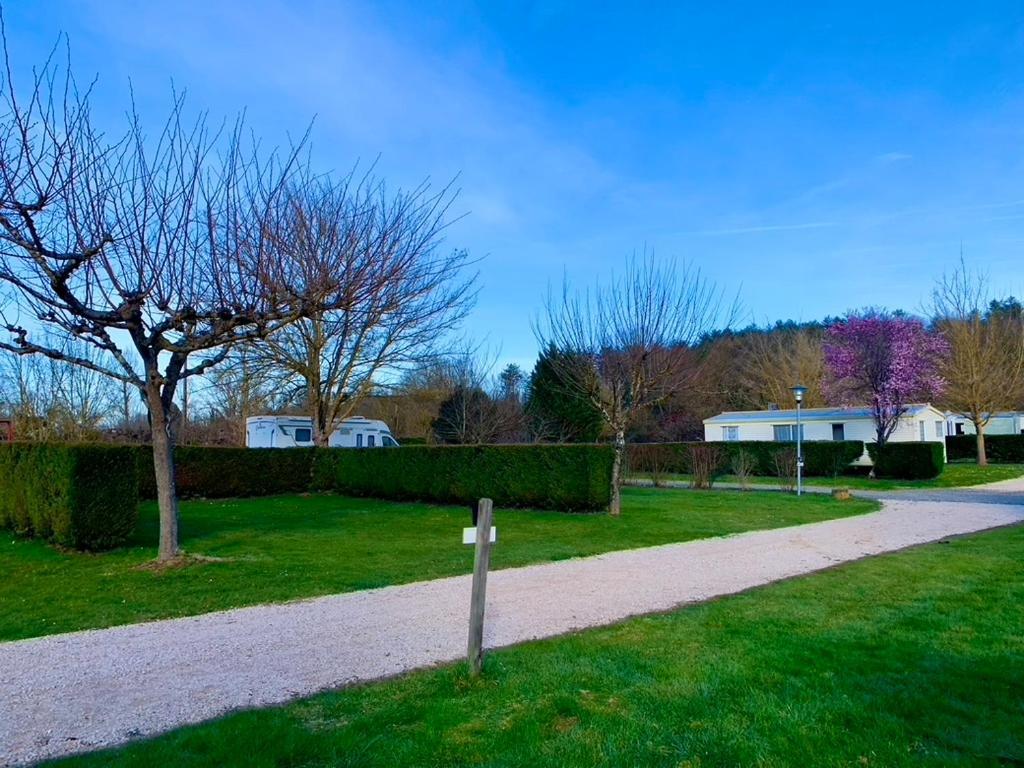Camping Familial Paisible Avec Piscine, Mobil Home , Chalet, Studio & Emplacement Nue Casties-Labrande Luaran gambar