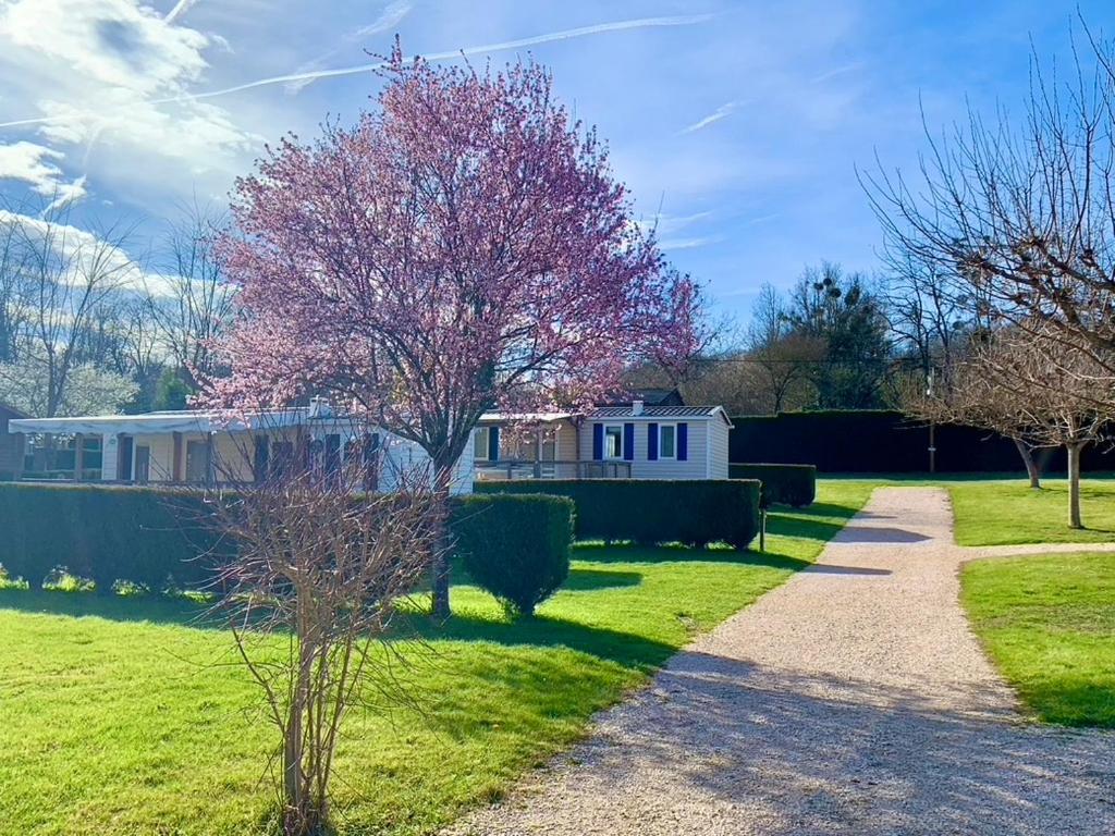 Camping Familial Paisible Avec Piscine, Mobil Home , Chalet, Studio & Emplacement Nue Casties-Labrande Luaran gambar