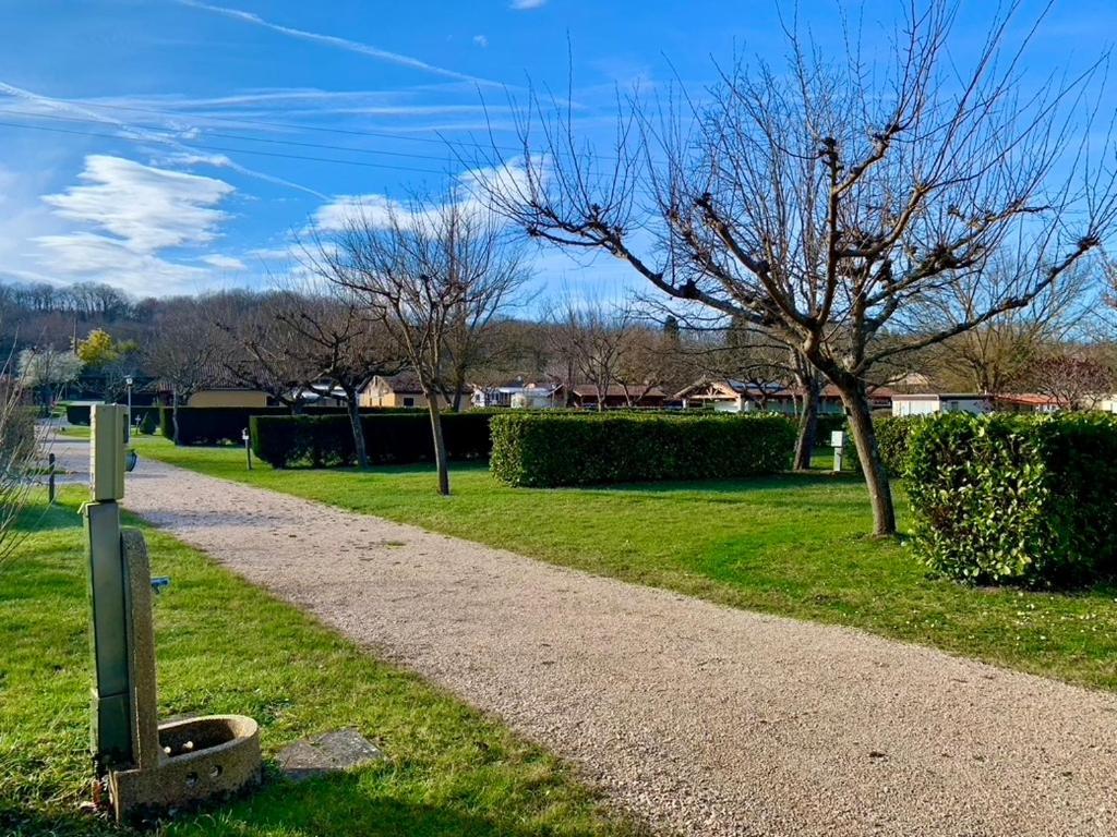Camping Familial Paisible Avec Piscine, Mobil Home , Chalet, Studio & Emplacement Nue Casties-Labrande Luaran gambar