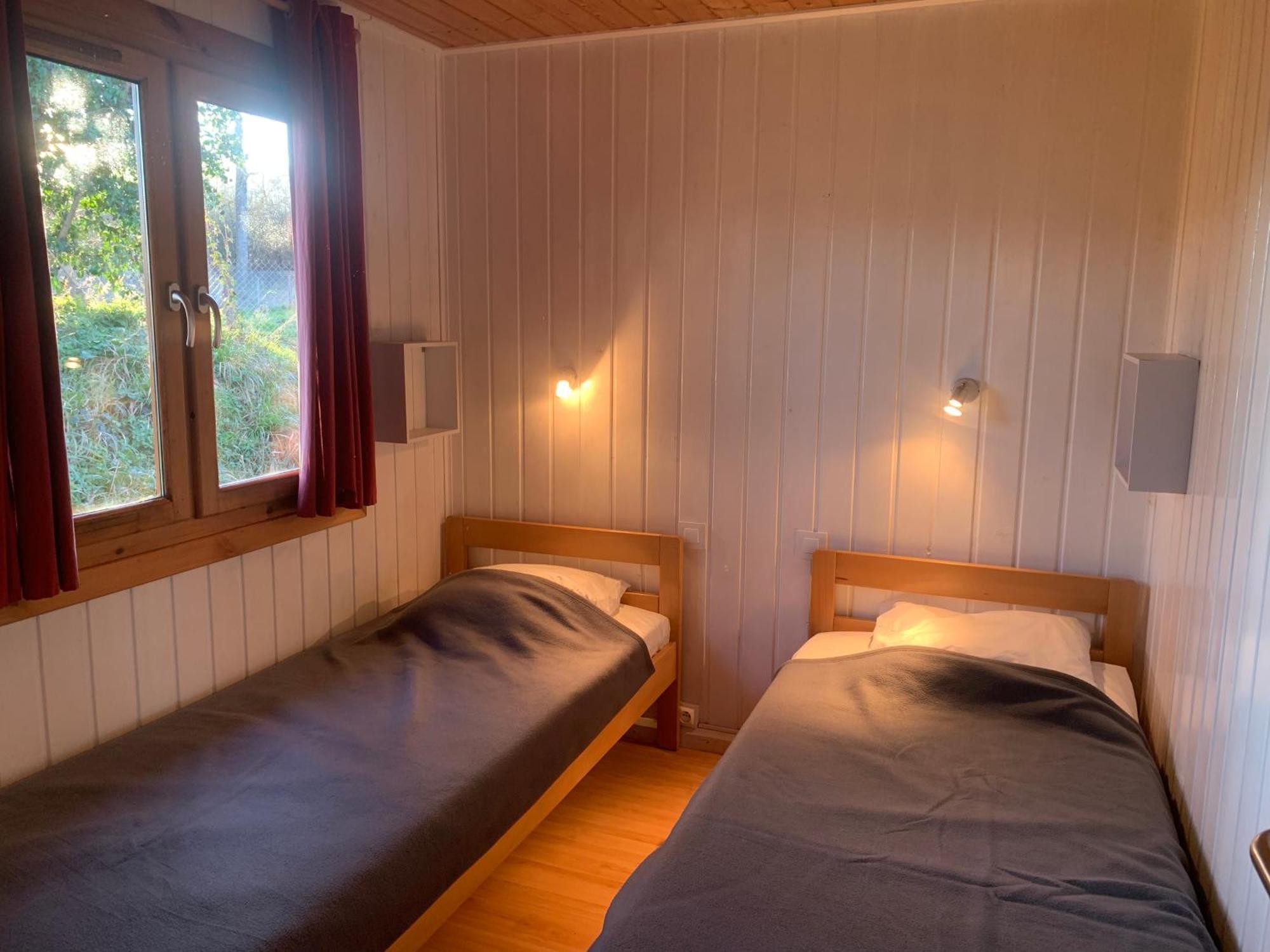 Camping Familial Paisible Avec Piscine, Mobil Home , Chalet, Studio & Emplacement Nue Casties-Labrande Luaran gambar