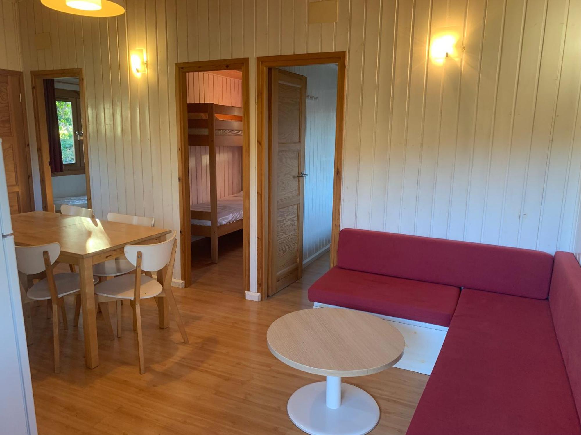 Camping Familial Paisible Avec Piscine, Mobil Home , Chalet, Studio & Emplacement Nue Casties-Labrande Luaran gambar