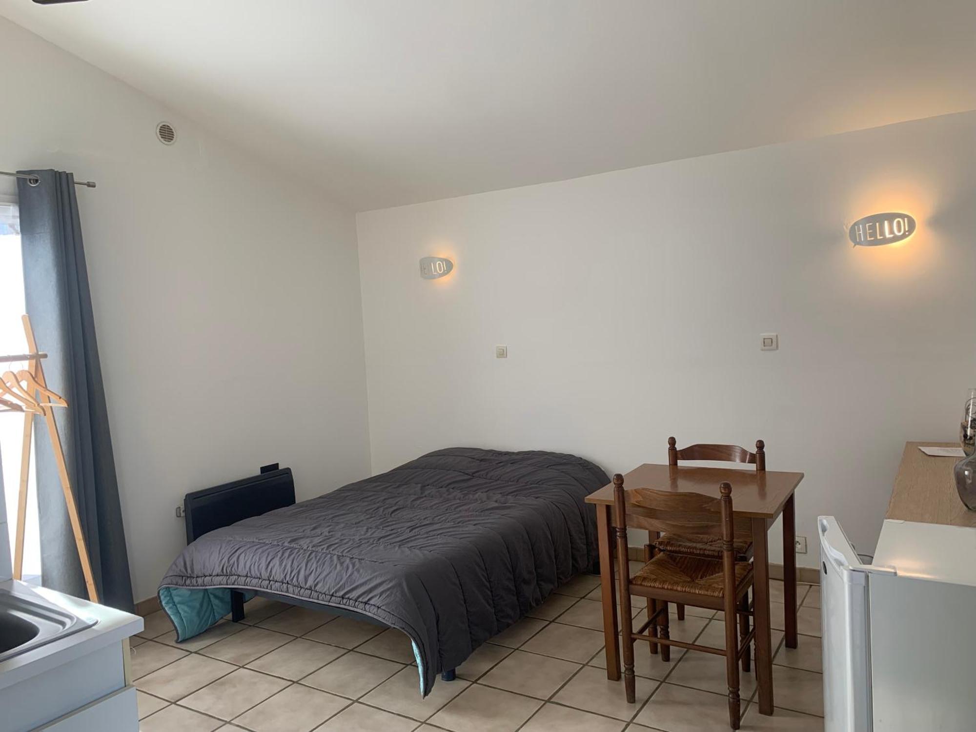 Camping Familial Paisible Avec Piscine, Mobil Home , Chalet, Studio & Emplacement Nue Casties-Labrande Luaran gambar