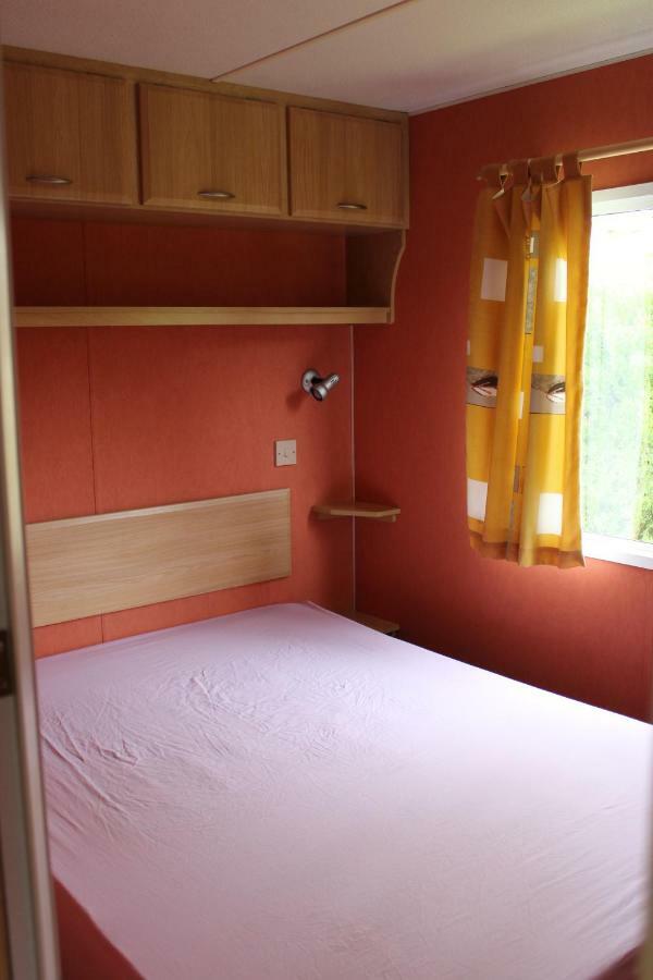 Camping Familial Paisible Avec Piscine, Mobil Home , Chalet, Studio & Emplacement Nue Casties-Labrande Luaran gambar
